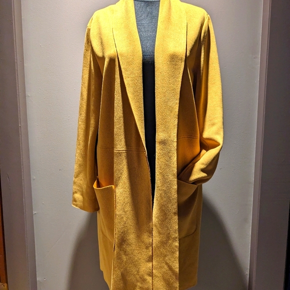 Mustard colored coat - Picture 1 of 3